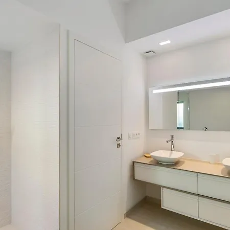 شقة Readhostprofile! 4 Bedrooms Luxury With Private Pool غريمو