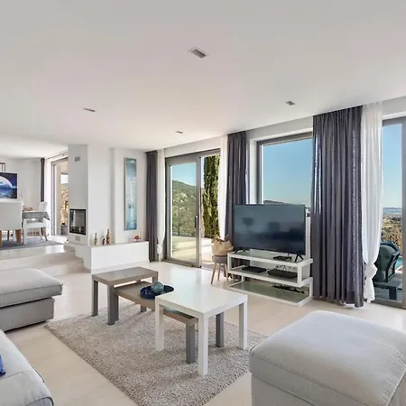 Readhostprofile! 4 Bedrooms Luxury With Private Pool غريمو