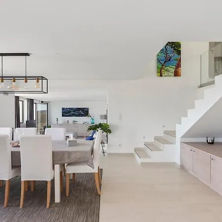 Readhostprofile! 4 Bedrooms Luxury With Private Pool شقة