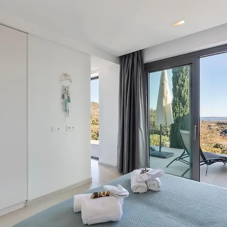 Readhostprofile! 4 Bedrooms Luxury With Private Pool غريمو